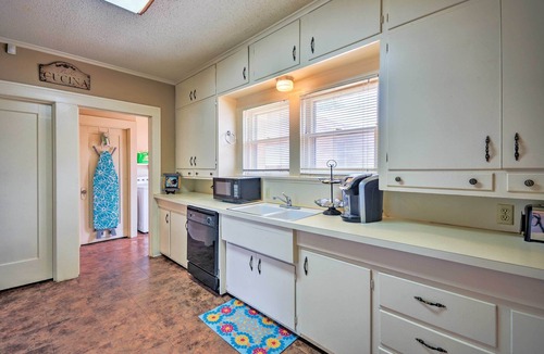 North Overton House | Inviting Lubbock Home > 1 Mi to Downtown