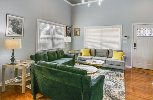 Quincy House | Inviting Quincy Cottage: Walk to Historic Downtown