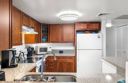 Kahaluu Bay Condo | 🏖️Island Retreat with Concierge | Central AC | Walk to Beach
