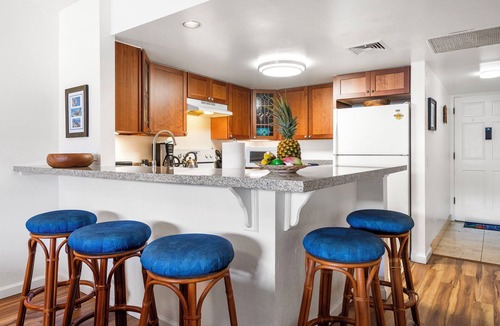 Kahaluu Bay Condo | 🏖️Island Retreat with Concierge | Central AC | Walk to Beach