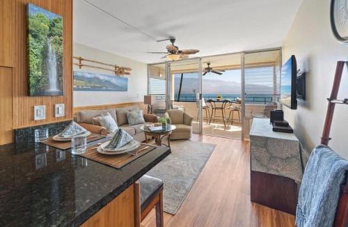 Maalaea House | Island Sands 210 · IS 210 OceanFront Condo Expansive Ocean Views