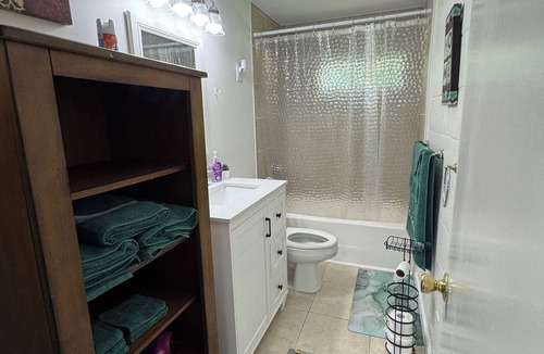 Savannah House | Islands Cozy Cottage 3 Just 7-10 minutes to Tybee Beach & Savannah River Street