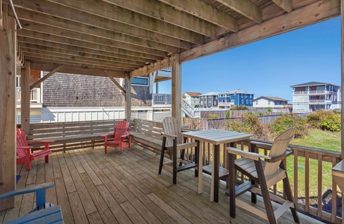 Sea Retreat House | Jo's Bungalow: Walk to Beach, Dog-Friendly OBX