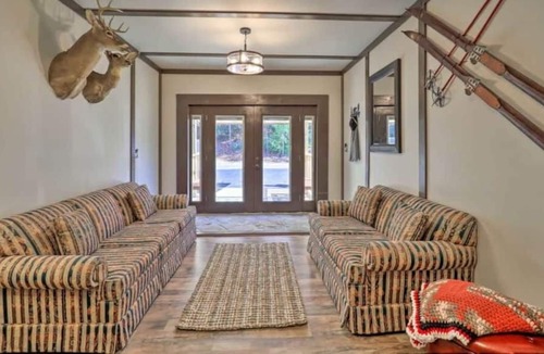 Newland House | Jornets Cabin - Newland home with woodburning fireplace, foosball, fire pit