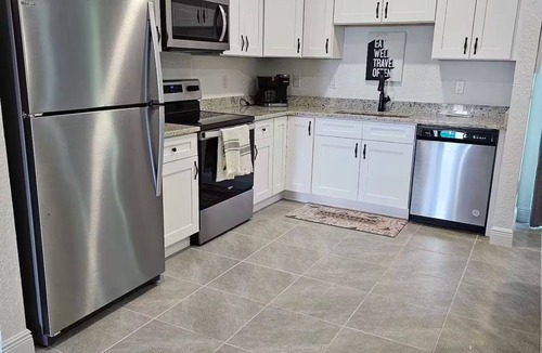 Ocala House | Julian's Flat- So close to WEC, OBS, FAST, & HITS! On W Hwy 40!