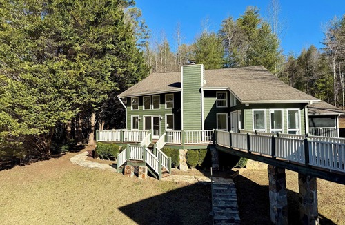 Lakemont House | JULY AVAILABILITY - Green Acres – Your lakefront place to be!