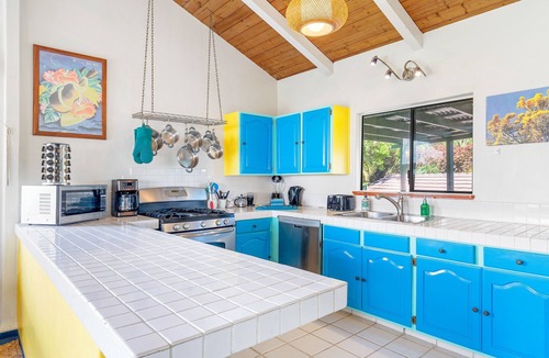 Haiku House | ★Jump Start The Road to Hana at Ocean Lookout! Private Hot Tub+Pool Access + AC