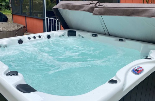 Leilani Estates House | Jungle Home/AC/NearHot Ponds Fissure 8/Hot Tub