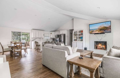 Benton Harbor House | Juniper Presents: Walk to Rocky Gap Beach, Trails & Nr St Joe Fun