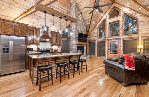 Hochatown Cabin | Just Chillin' - Romantic Luxury, Arcade, Outdoor Amenities, Hot Tub