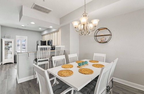 Bermuda Bay House | Just Peachy: Shared Pool w/Lazy River | Dog-Friendly