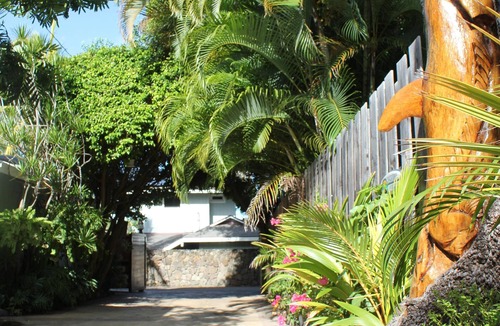 Kailua House | Just steps from the sand—enjoy a pool, hot tub, bikes, beach gear & more!