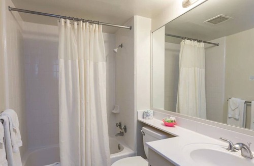 Ala Moana House | Just What You Were Looking For! 4 Convenient Units, Pool, Pets Allowed
