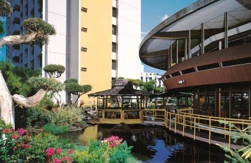 Ala Moana House | Just What You Were Looking For! 4 Convenient Units, Pool, Pets Allowed