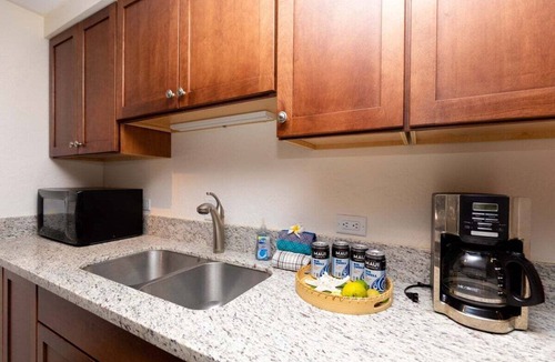 Honokowai Condo | KA 403 Remodeled 1BD w Mountain Views Pool AC