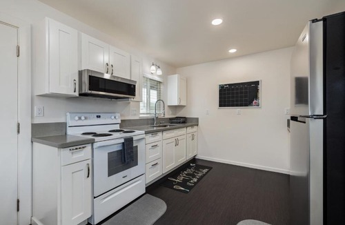Kahuku House | Kahuku 3BR Ohana - A/C, WiFi, Parking