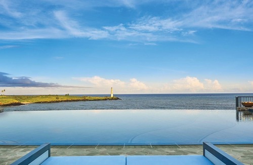 Foster Village Condo | Kaiholo 4-Bdrm Signature,Moderm Take of Traditional Hawaiian Interiors