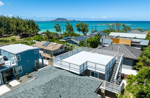 Kailua House | Kailua Beach/Lanikai LUX apartment w/Ocean Views from Rooftop Sun Deck