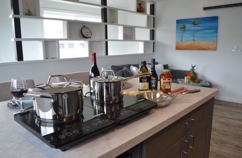 Kailua Apartment | 'Kailua Lani Suite' short walk to Kailua Beach. Air conditioned and private.