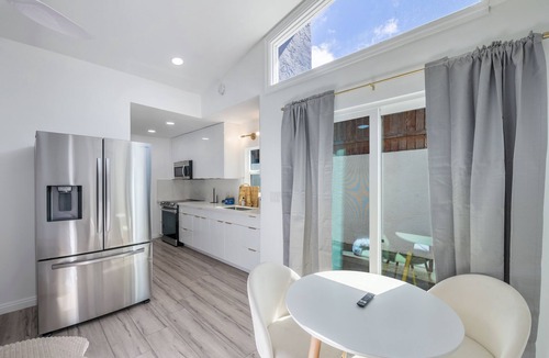 Keolu Hills Apartment | Kailua Studio - WiFi, AC, Garage, Steps from Beach