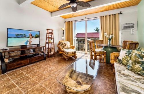 Historic Kailua Village Apartment | Kailua Village, Ocean View, AC, King Bed, Lanai, Pool, In Unit Laundry