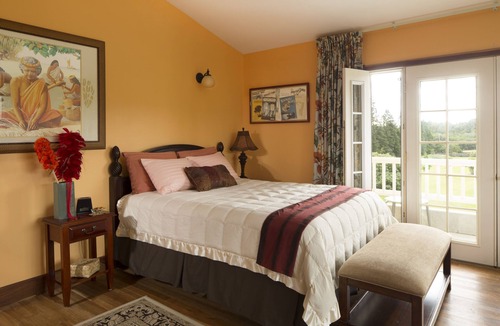 Naalehu Hotel | Kalaekilohana Inn & Retreat - #1 Rated Hawaii Island Hotel - Dinner Nightly
