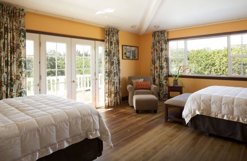 Naalehu Hotel | Kalaekilohana Inn & Retreat - #1 Rated Hawaii Island Hotel - Dinner Nightly