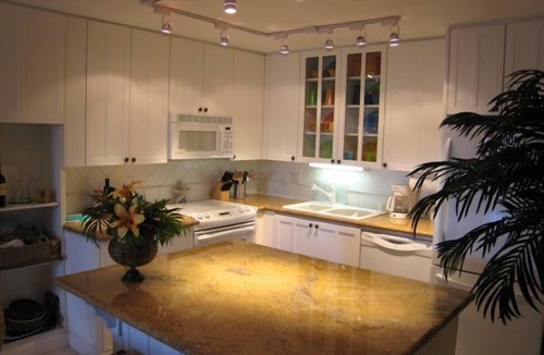 Kihei Condo | Kam Sands -Innercourt- Ocean views- large lanai & very private third floor end