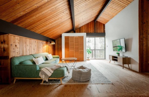 Volcano Cabin | Kamaka Cabin -A rainforest retreat near Natl. Park