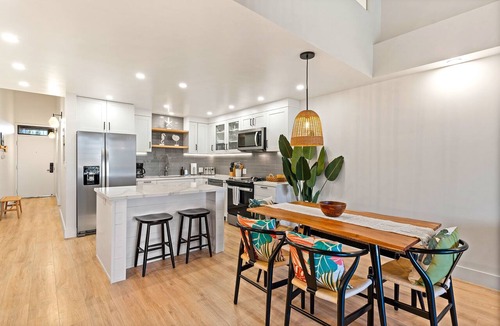 Kihei Condo | Kamaole Sands 4-411 - Stunning Modern Renovation, Enclosed Loft, 3 Zone Split-AC