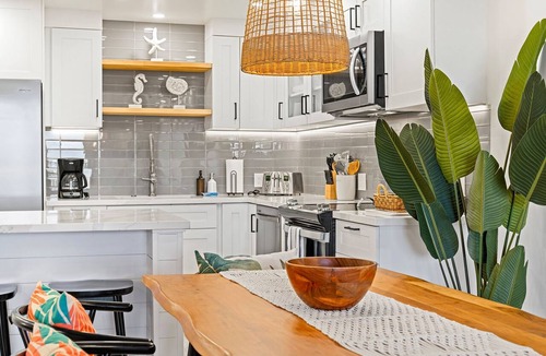 Kihei Condo | Kamaole Sands 4-411 - Stunning Modern Renovation, Enclosed Loft, 3 Zone Split-AC