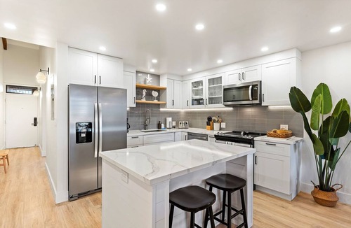 Kihei Condo | Kamaole Sands 4-411 - Stunning Modern Renovation, Enclosed Loft, 3 Zone Split-AC