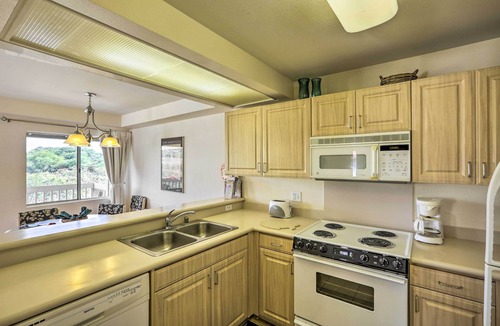 Kapolei Condo | Kapolei Condo w/Lanai & Pool Access - Near Beach!