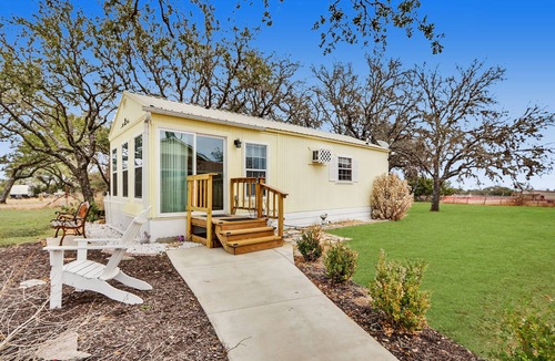 Johnson City House | Kara's Cottage - Cozy Johnson City Bungalow for 3!