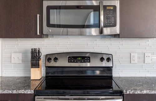 Del Ray Apartment | Kasa | Comfy Studio + Pet Friendly | Alexandria
