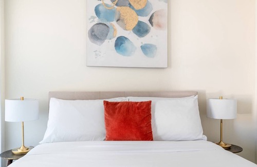 Del Ray Apartment | Kasa | Comfy Studio + Pet Friendly | Alexandria