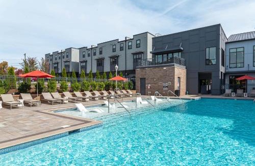 Charlotte Hotel | Kasa Freemorewest Charlotte