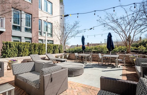 Del Ray Apartment | Kasa | Homey Studio + Fire Pit | Alexandria