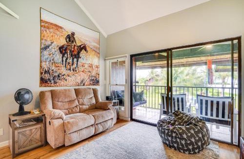 Kaunakakai Apartment | Kaunakakai Vacation Rental with Pool Access and AandC!