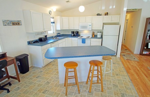 Colington House | KD2035- Cute beach bungalow with 3 bedrooms, and 2 baths, Theatre Room!