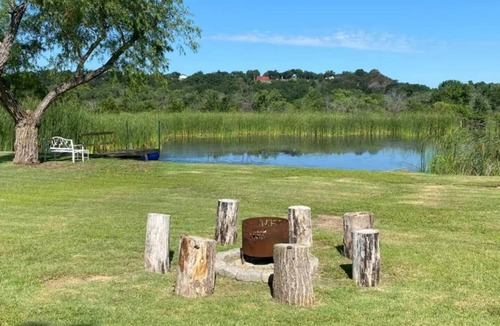 Dennis Cottage | Keepin' it Reel Cottage on beautiful Lake Granbury with Waterfront Access