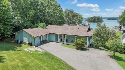 Penhook House | Kelly Kove - Beach Area Sleeps 14, Private Dock, Pet Friendly