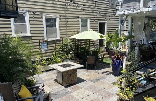 Westside House | Kennedy Porch- 1 mile from King St.