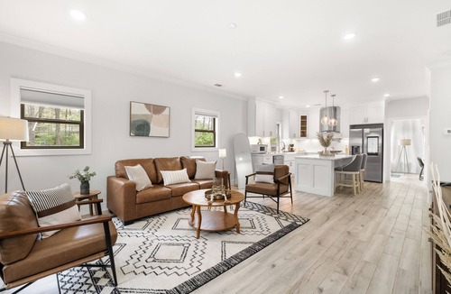 Town Center House | Kennesaw Charm- Near KSU +LakePoint & PetFriendly!