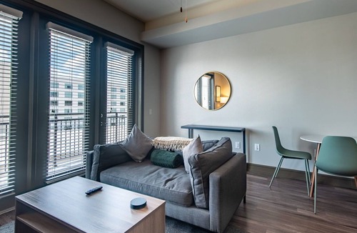 North Burnet Apartment | Kenzie Seasons | Modern 2BR in North Austin