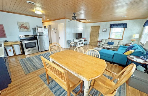 Sea Retreat House | KH4300- Just 50 Feet to The Beach! 3 Bedrooms and Community Pool.