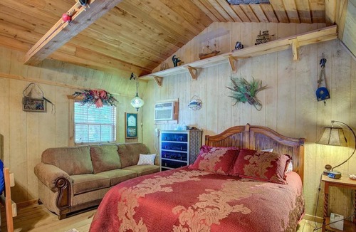 Emory Cabin | Kick Back @ Lake Fork