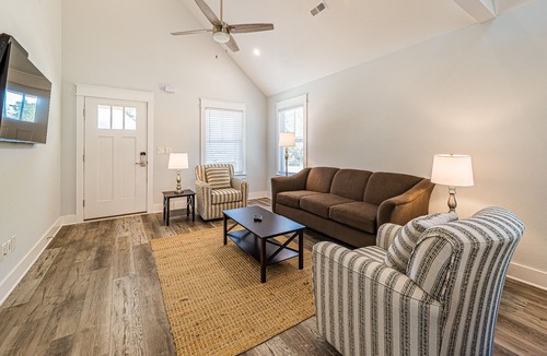 Harbinger House | KIL9101 Kilmarlic Jones Cottage. Golf Resort, Community Pool & Fitness