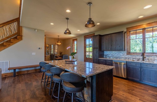 Elk Park Cabin | Kinfolk at Eagles Nest - hot tub, firepit, walk to Winery, huge sunrise and sunset views