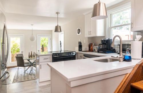 Old Town Alexandria House | King Bed & Fenced Yard - Floyd's Freedom- Book Now!